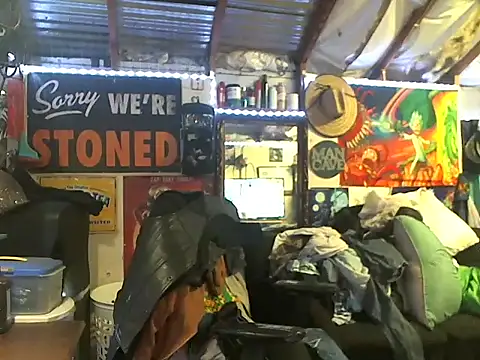 Snapshot of CloudDadddyyy420 chatting on 03/20/25, 10:51 CloudDadddyyy420 online show from 03/20/25, 10:51