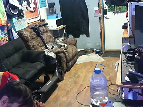 Snapshot of CloudDadddyyy420 chatting on 03/21/25, 09:45 CloudDadddyyy420 online show from 03/21/25, 09:45