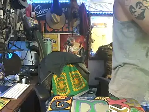 Snapshot of CloudDadddyyy420 chatting on 09/10/25, 03:12 CloudDadddyyy420 online show from 09/10/25, 03:12