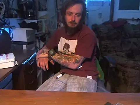 Snapshot of CloudDadddyyy420 chatting on 09/13/25, 05:18 CloudDadddyyy420 online show from 09/13/25, 05:18