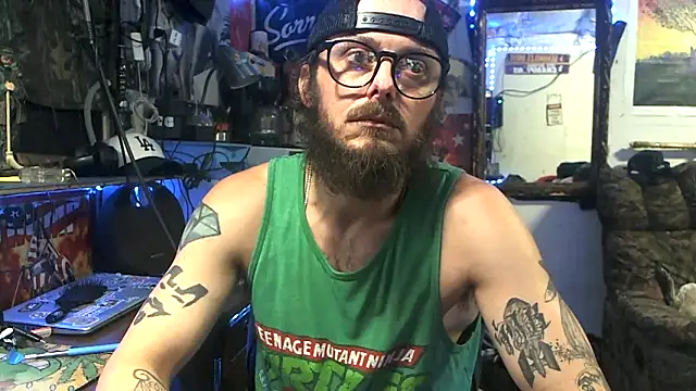 Snapshot of CloudDadddyyy420 chatting on 09/16/25, 12:33 CloudDadddyyy420 online show from 09/16/25, 12:33