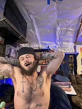 Snapshot of CloudDadddyyy420 chatting on 09/21/25, 12:45 CloudDadddyyy420 online show from 09/21/25, 12:45