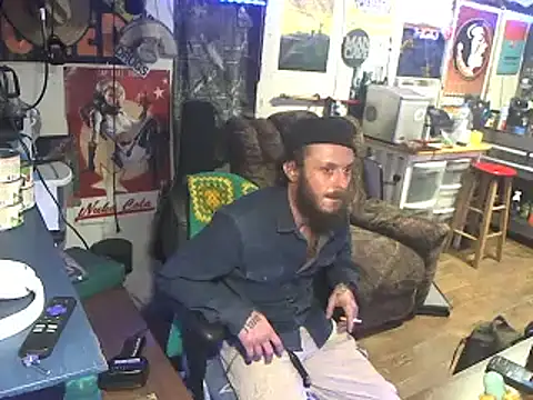 Snapshot of CloudDadddyyy420 chatting on 09/21/25, 05:03 CloudDadddyyy420 online show from 09/21/25, 05:03