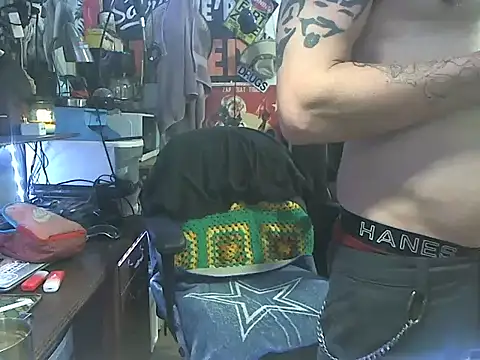 Snapshot of CloudDadddyyy420 chatting on 09/23/25, 01:30 CloudDadddyyy420 online show from 09/23/25, 01:30