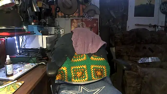 Snapshot of CloudDadddyyy420 chatting on 09/23/25, 02:42 CloudDadddyyy420 online show from 09/23/25, 02:42