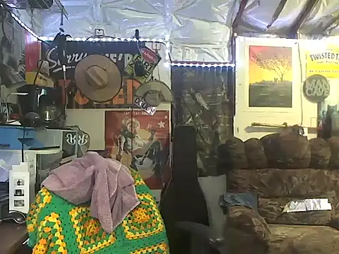 Snapshot of CloudDadddyyy420 chatting on 09/26/25, 01:48 CloudDadddyyy420 online show from 09/26/25, 01:48