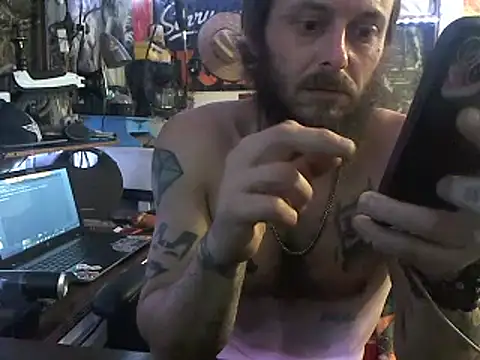 Snapshot of CloudDadddyyy420 chatting on 10/03/25, 10:29 CloudDadddyyy420 online show from 10/03/25, 10:29