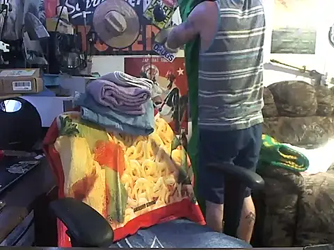 Snapshot of CloudDadddyyy420 chatting on 10/04/25, 10:35 CloudDadddyyy420 online show from 10/04/25, 10:35