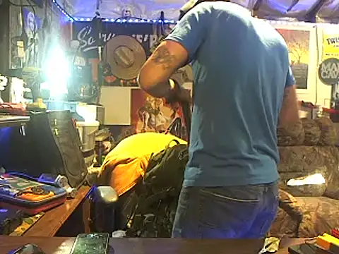 Snapshot of CloudDadddyyy420 chatting on 10/15/25, 05:51 CloudDadddyyy420 online show from 10/15/25, 05:51