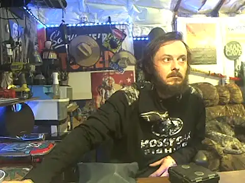 Snapshot of CloudDadddyyy420 chatting on 10/17/25, 02:15 CloudDadddyyy420 online show from 10/17/25, 02:15