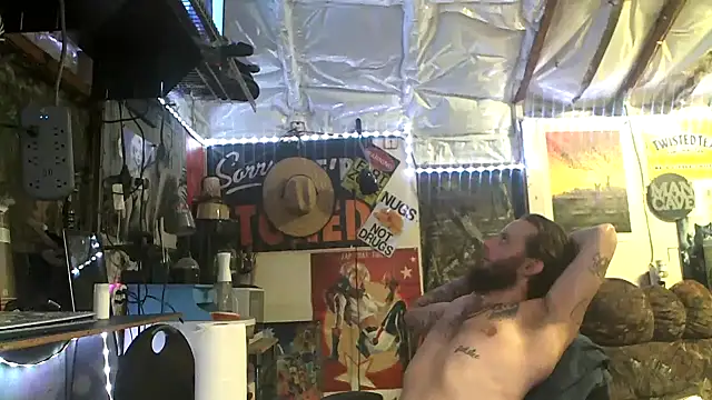 Snapshot of CloudDadddyyy420 chatting on 10/21/25, 11:05 CloudDadddyyy420 online show from 10/21/25, 11:05