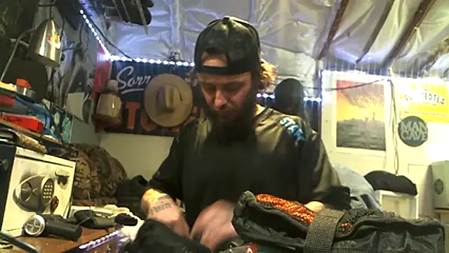 Snapshot of CloudDadddyyy420 chatting on 10/29/25, 02:19 CloudDadddyyy420 online show from 10/29/25, 02:19