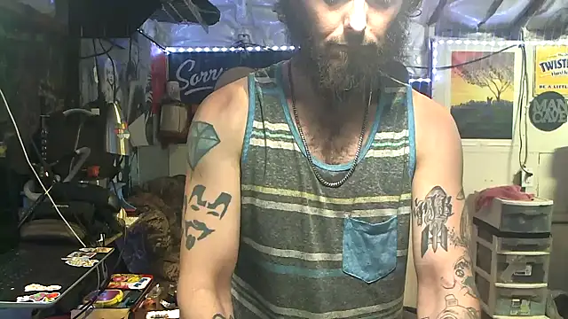 Snapshot of CloudDadddyyy420 chatting on 11/03/25, 02:13 CloudDadddyyy420 online show from 11/03/25, 02:13