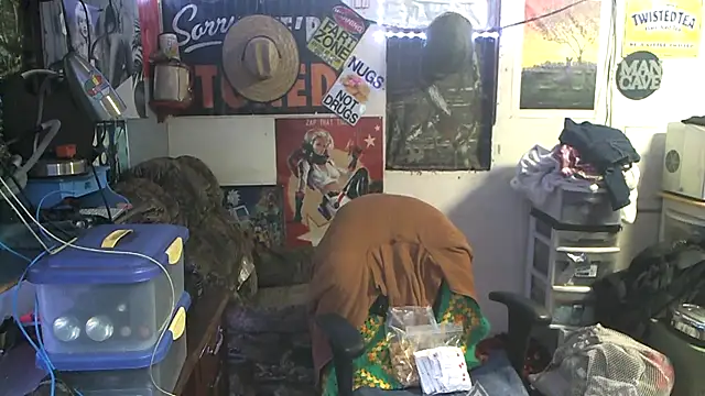 Snapshot of CloudDadddyyy420 chatting on 11/11/25, 07:58 CloudDadddyyy420 online show from 11/11/25, 07:58