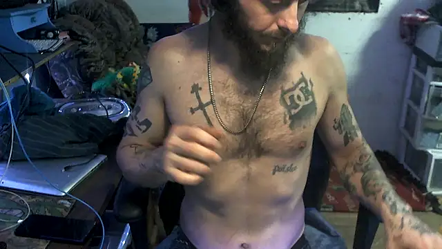 Snapshot of CloudDadddyyy420 chatting on 11/16/25, 11:38 CloudDadddyyy420 online show from 11/16/25, 11:38