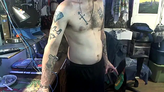 Snapshot of CloudDadddyyy420 chatting on 11/19/25, 10:04 CloudDadddyyy420 online show from 11/19/25, 10:04