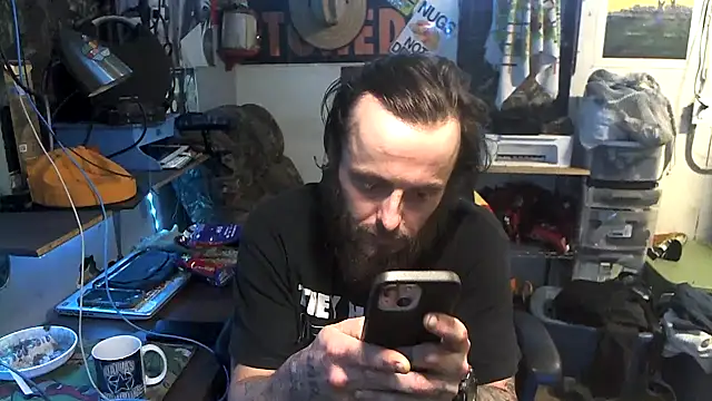 Snapshot of CloudDadddyyy420 chatting on 11/22/25, 12:09 CloudDadddyyy420 online show from 11/22/25, 12:09