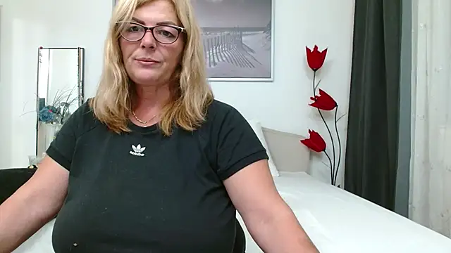 YulliaMilf online show from 11/07/25, 03:12