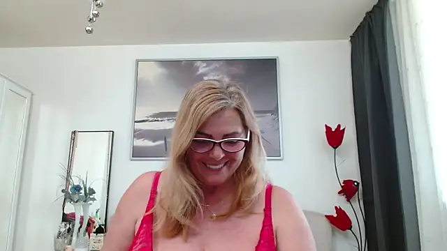 YulliaMilf online show from 04/13/26, 09:37