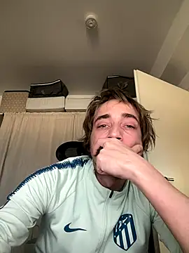 SweetBoy32 online show from 12/15/25, 08:51