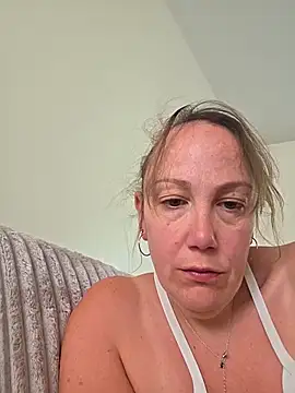 Wisie Cutie online show from 04/21/26, 10:10