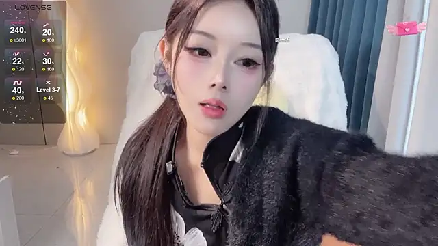 Snapshot of Mandy-- chatting on 11/10/25, 03:27 Mandy-- online show from 11/10/25, 03:27