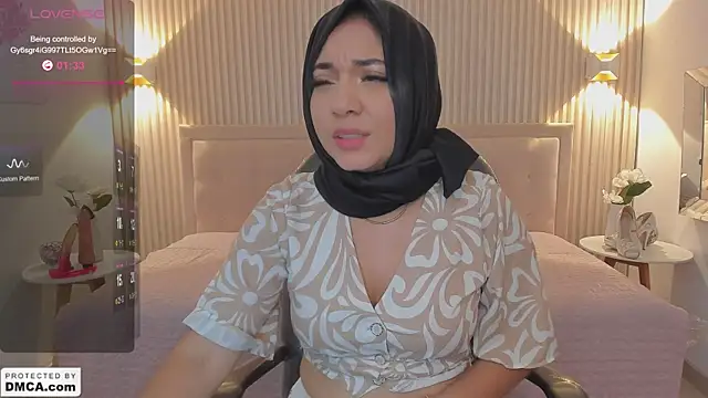 Snapshot of Sooffii_1 chatting on 12/19/24, 10:32 Sooffii 1 online show from 12/19/24, 10:32