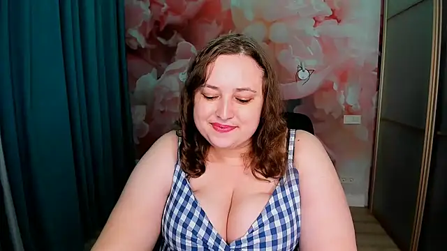 Snapshot of GwenHoward chatting on 01/06/25, 04:02 GwenHoward online show from 01/06/25, 04:02