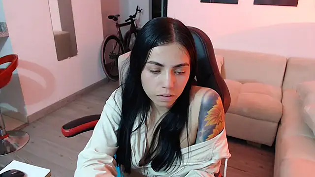 i am nina  online show from 01/08/25, 02:25