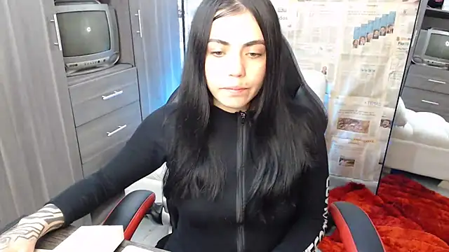 i am nina  online show from 09/10/25, 03:39