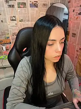 i am nina  online show from 04/16/26, 09:39