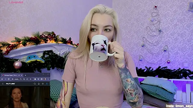 LillyMoure  online show from 01/15/25, 12:09