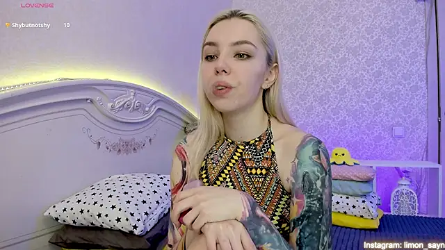 LillyMoure  online show from 02/13/25, 12:13