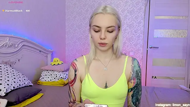 LillyMoure  online show from 03/23/25, 02:59