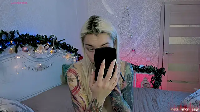 LillyMoure  online show from 12/15/25, 12:48