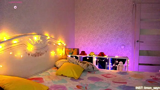 LillyMoure  online show from 03/17/26, 11:08