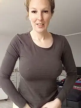 MaviePearl online show from 02/02/25, 11:30