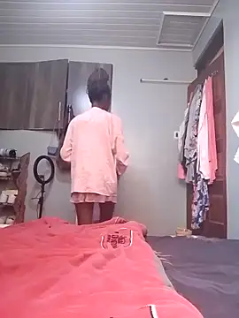 Prettybecs online show from 12/15/25, 09:02