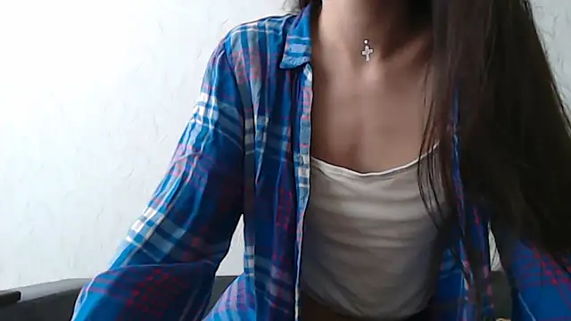 Snapshot of HoneyWiles chatting on 12/13/24, 11:45 HoneyWiles online show from 12/13/24, 11:45