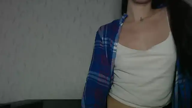 Snapshot of HoneyWiles chatting on 12/16/24, 03:32 HoneyWiles online show from 12/16/24, 03:32