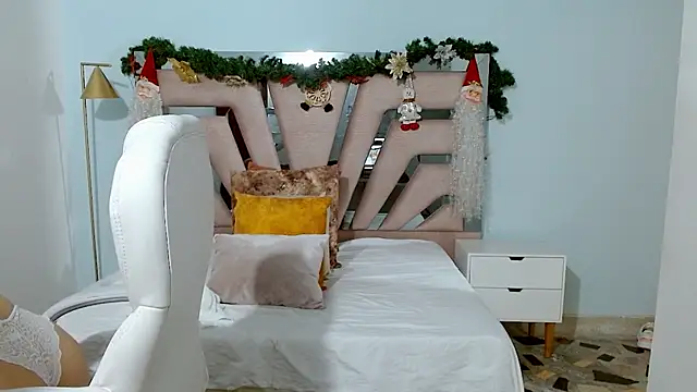 Snapshot of sophia_hadid chatting on 12/18/24, 10:35 sophia hadid online show from 12/18/24, 10:35