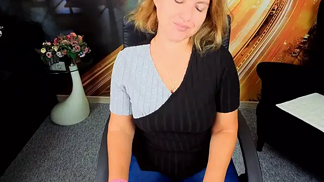 Snapshot of EmmaxPark chatting on 09/17/25, 06:26 EmmaxPark online show from 09/17/25, 06:26