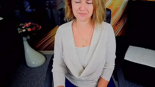 Snapshot of EmmaxPark chatting on 10/23/25, 05:51 EmmaxPark online show from 10/23/25, 05:51