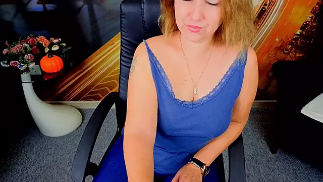 Snapshot of EmmaxPark chatting on 11/07/25, 06:35 EmmaxPark online show from 11/07/25, 06:35