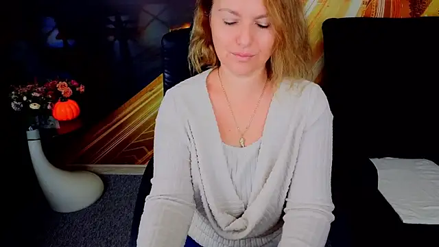 Snapshot of EmmaxPark chatting on 11/21/25, 06:45 EmmaxPark online show from 11/21/25, 06:45