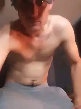 Snapshot of Midwestalpha chatting on 12/21/24, 04:57 Midwestalpha online show from 12/21/24, 04:57