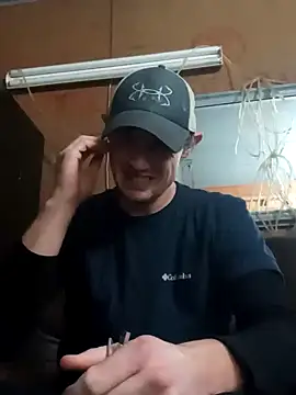 Snapshot of Midwestalpha chatting on 12/22/24, 09:00 Midwestalpha online show from 12/22/24, 09:00