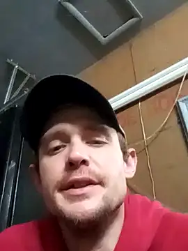 Snapshot of Midwestalpha chatting on 12/30/24, 02:31 Midwestalpha online show from 12/30/24, 02:31