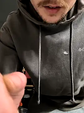 Snapshot of Midwestalpha chatting on 01/29/25, 06:01 Midwestalpha online show from 01/29/25, 06:01