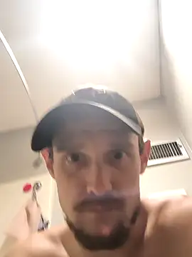 Snapshot of Midwestalpha chatting on 09/15/25, 02:22 Midwestalpha online show from 09/15/25, 02:22